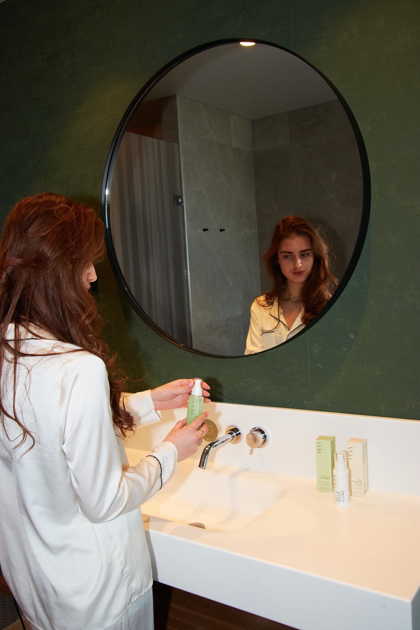 Revitalizing peeling gel