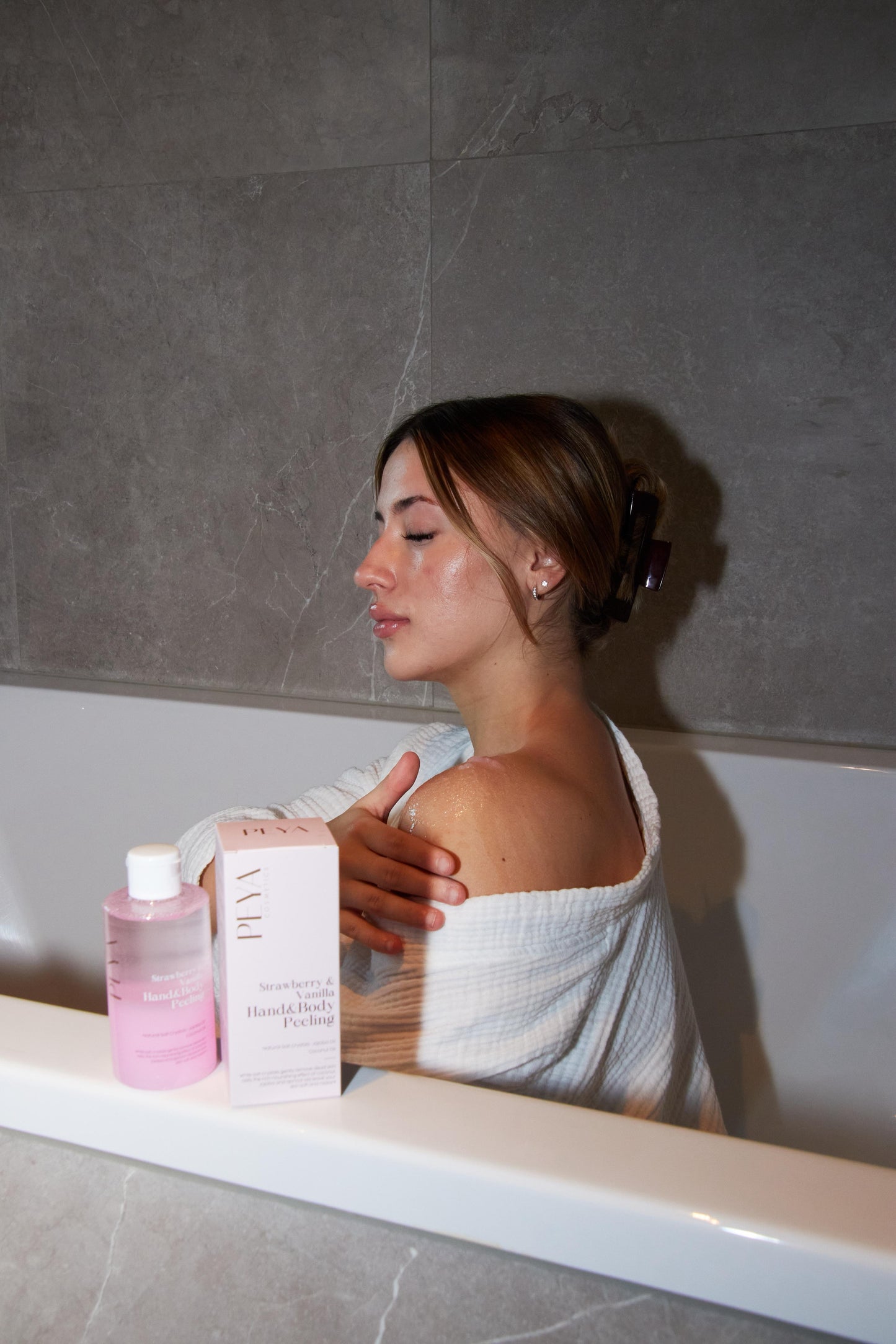 Strawberry & Vanilla Hand & Body peeling